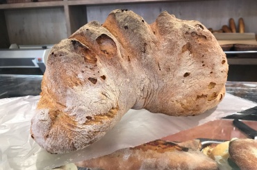 Duplicatie de wind is sterk voor We The Italians | Matera's bread (pane di Matera), one of the best breads  in the world