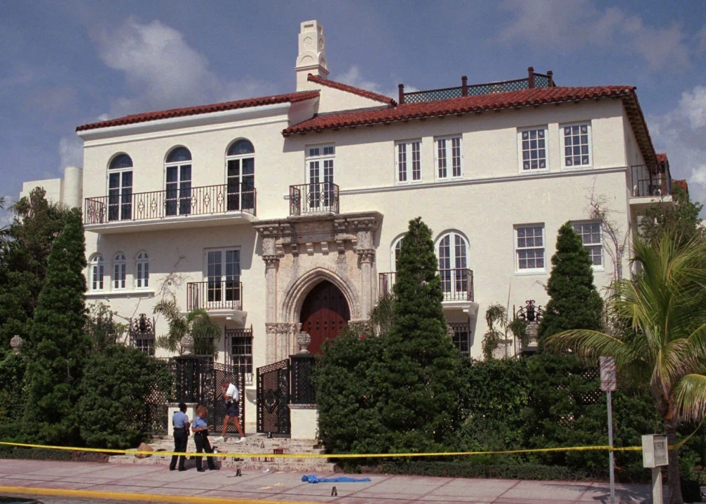 Gianni Versace’s Cold-Blooded Murder Outside His Mansion — 20 Years ...